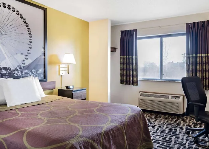 Super 8 By Wyndham Motel