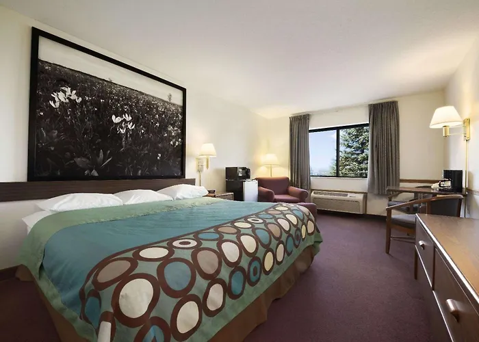 Super 8 By Wyndham Motel